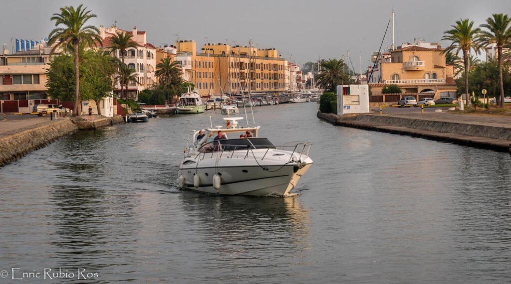 Apartamento Vacacional Empuriabrava Luaran gambar